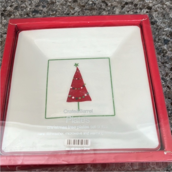 New in box! Set of 4 Crate & Barrel square Christmas tree hors dessert plates - Picture 4 of 8